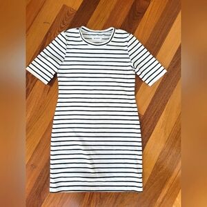 Daily stripe dress size small